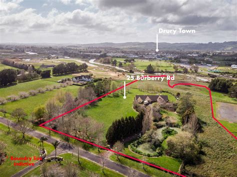 25 burberry road|25 Burberry Road, Drury, Papakura .